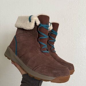 Columbia Women's Brown and Blue Winter Boots